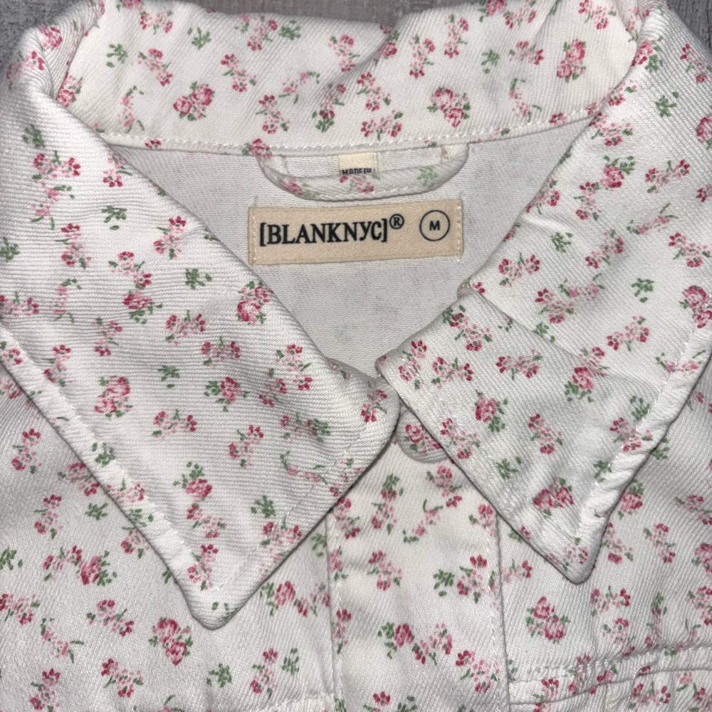 💐Blank NYC White Floral Jean Jacket - Picture 3 of 9